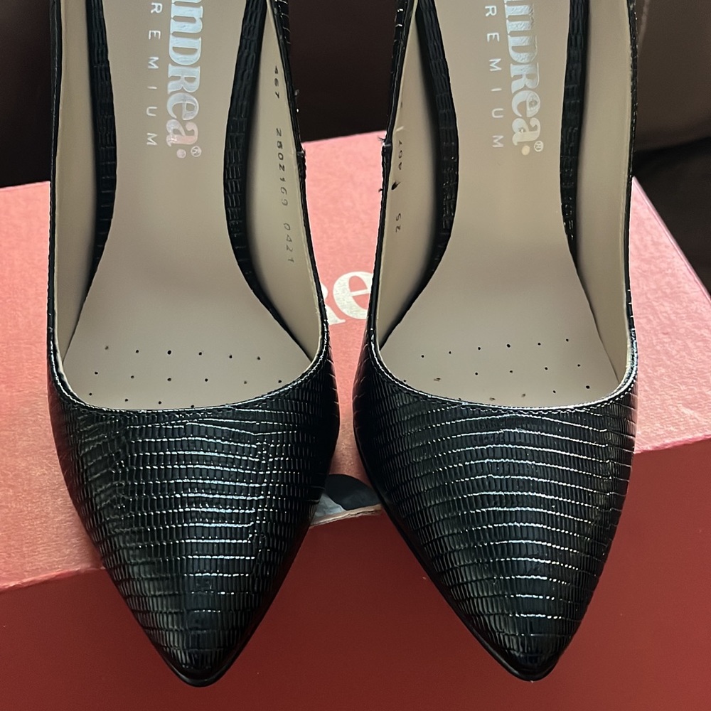 Nice shoes color black size 8 brand Andrea
